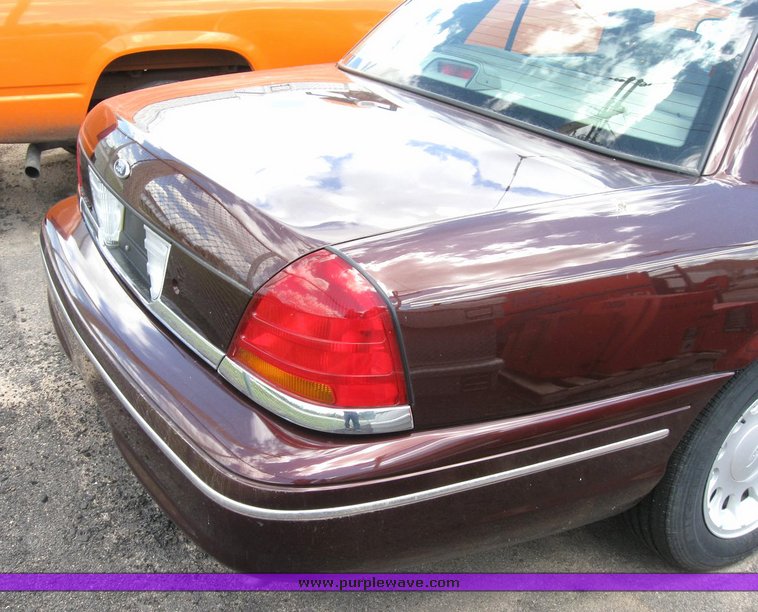 image for item 6483 2002 Ford Crown Victoria