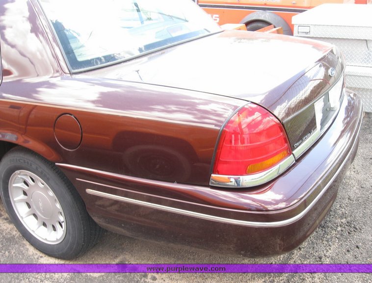 image for item 6483 2002 Ford Crown Victoria