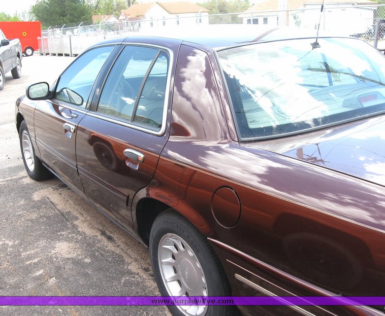 image for item 6483 2002 Ford Crown Victoria
