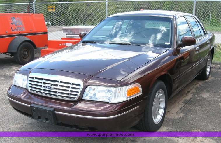 image for item 6483 2002 Ford Crown Victoria