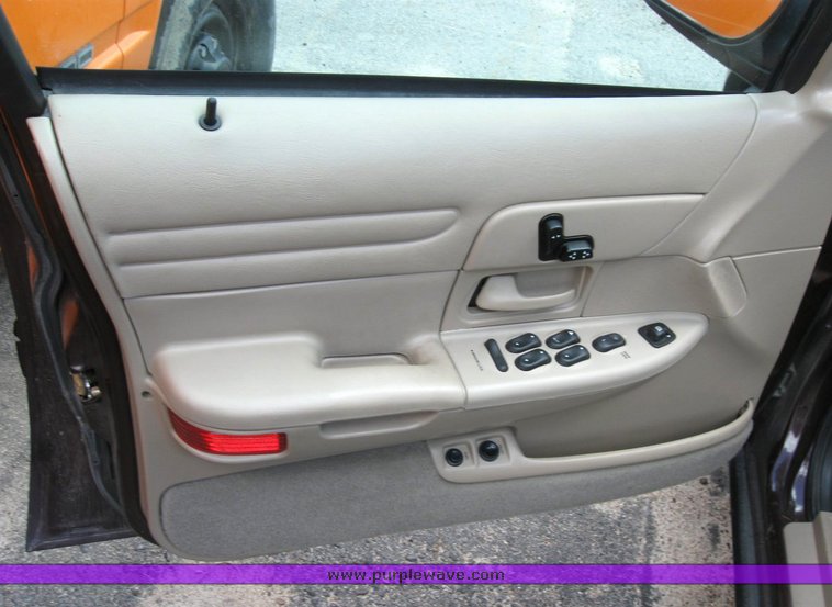 image for item 6483 2002 Ford Crown Victoria