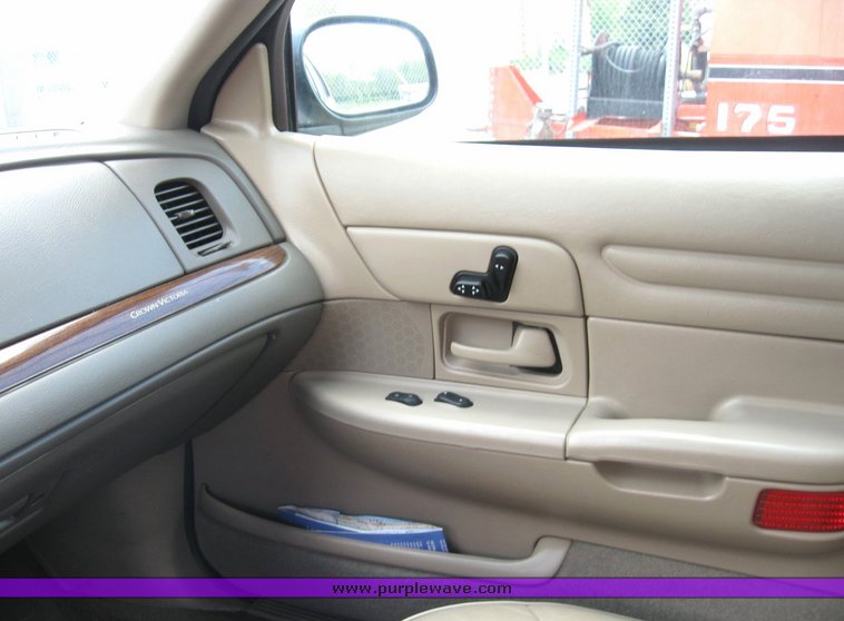 image for item 6483 2002 Ford Crown Victoria