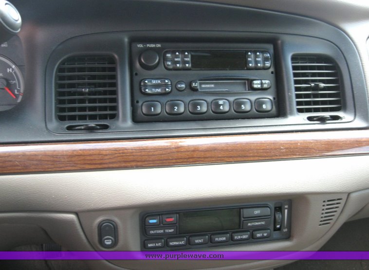 image for item 6483 2002 Ford Crown Victoria