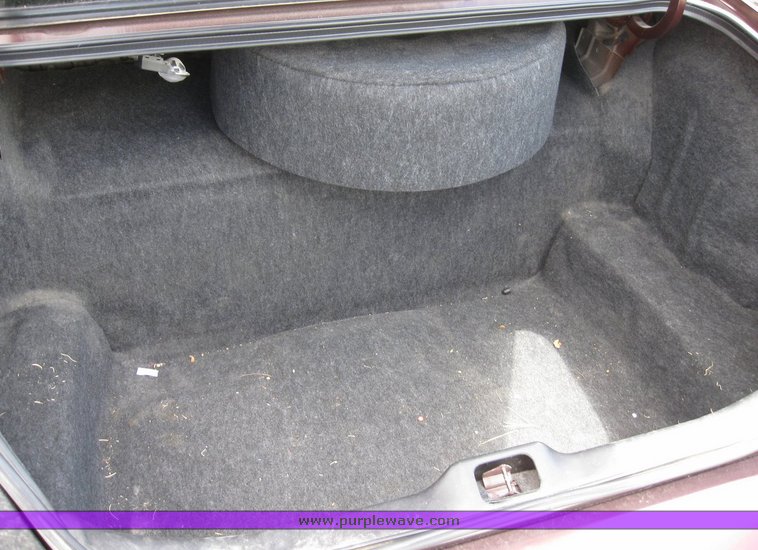 image for item 6483 2002 Ford Crown Victoria