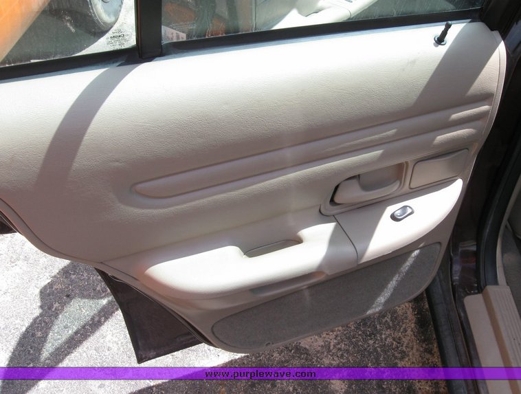 image for item 6483 2002 Ford Crown Victoria