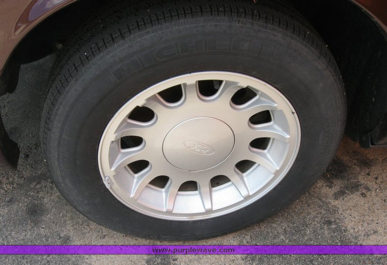 image for item 6483 2002 Ford Crown Victoria