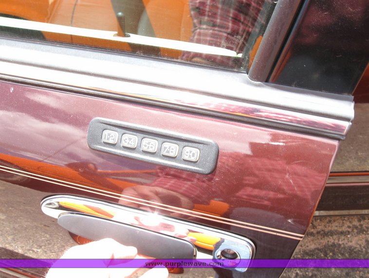 image for item 6483 2002 Ford Crown Victoria