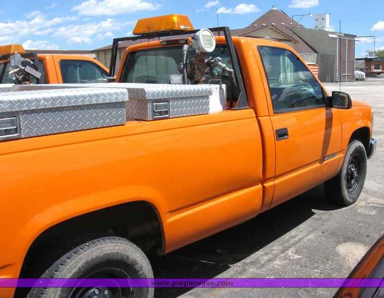 image for item 6484 1999 Chevrolet C2500 pickup