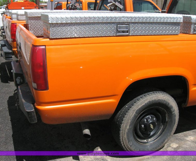 image for item 6484 1999 Chevrolet C2500 pickup