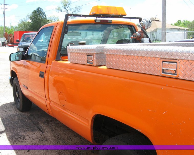 image for item 6484 1999 Chevrolet C2500 pickup