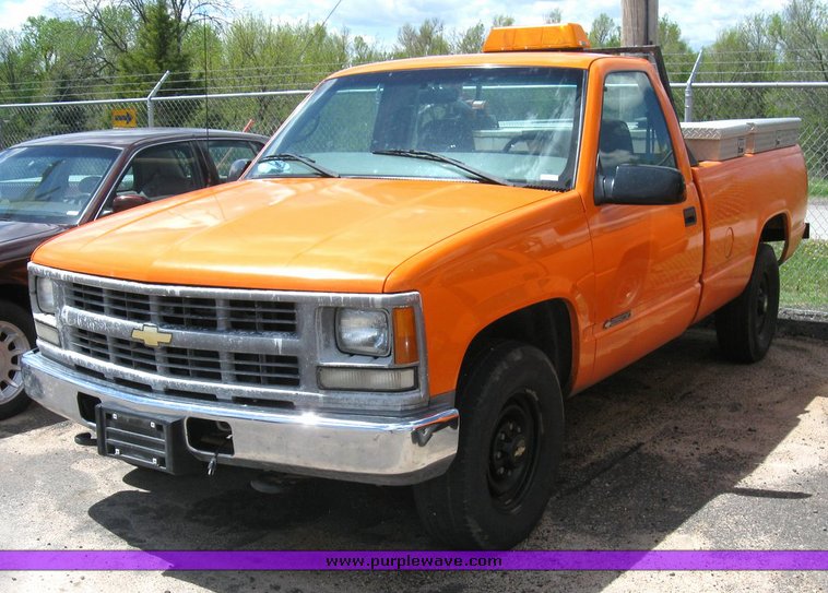 image for item 6484 1999 Chevrolet C2500 pickup