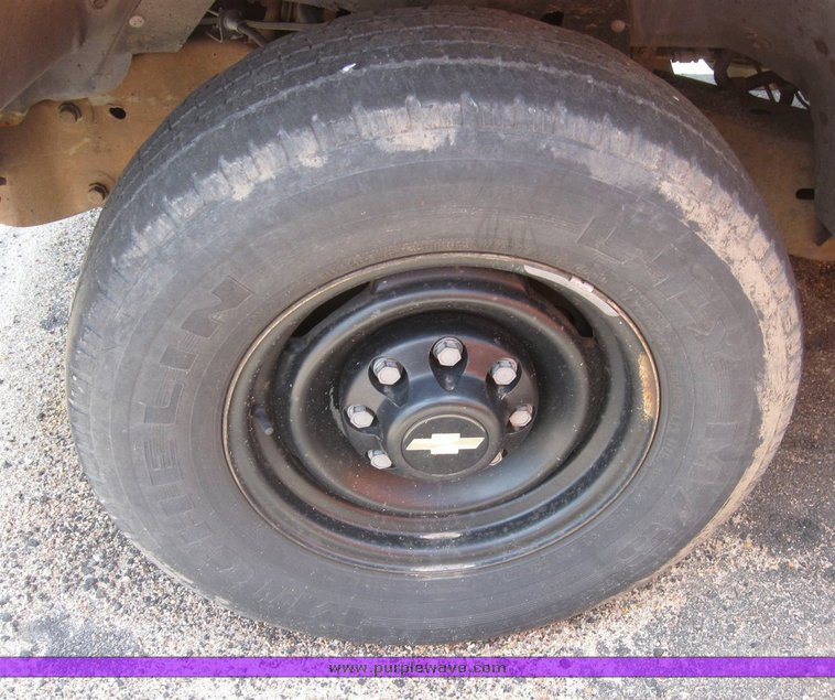 image for item 6484 1999 Chevrolet C2500 pickup