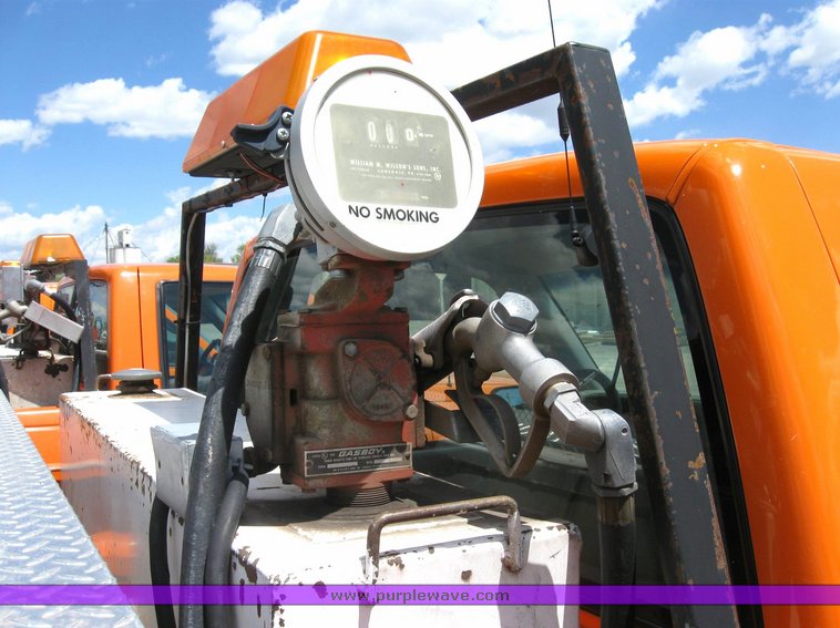 image for item 6484 1999 Chevrolet C2500 pickup