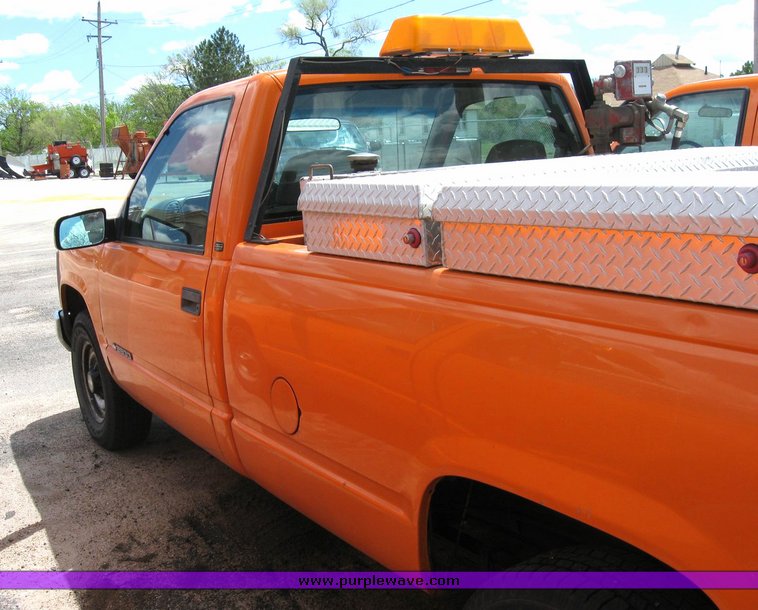 image for item 6485 1998 Chevrolet C2500 pickup