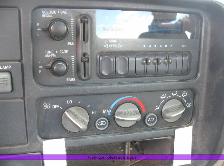 image for item 6485 1998 Chevrolet C2500 pickup