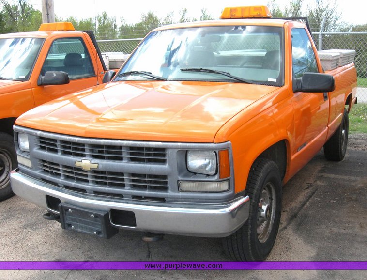 image for item 6486 1999 Chevrolet C2500 pickup