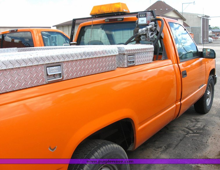 image for item 6486 1999 Chevrolet C2500 pickup