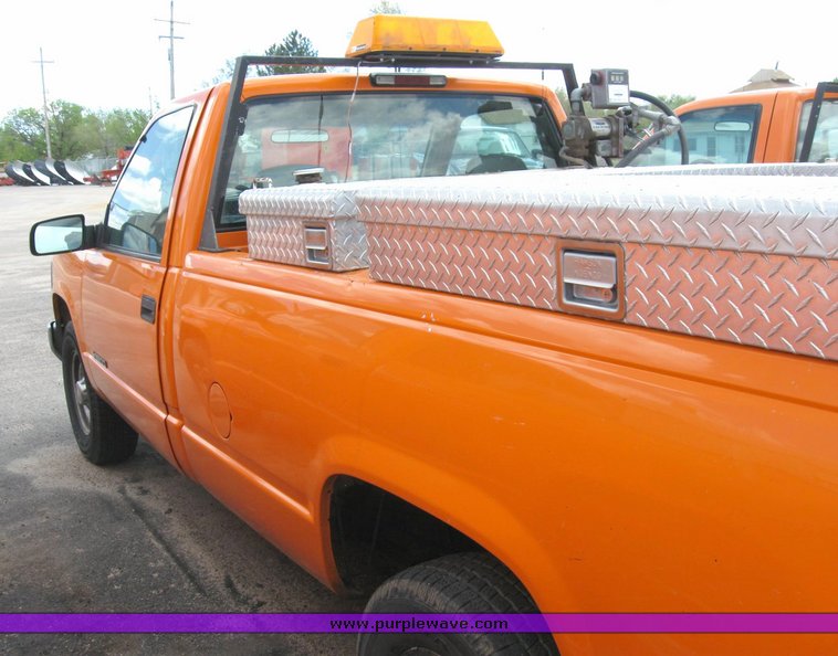 image for item 6486 1999 Chevrolet C2500 pickup