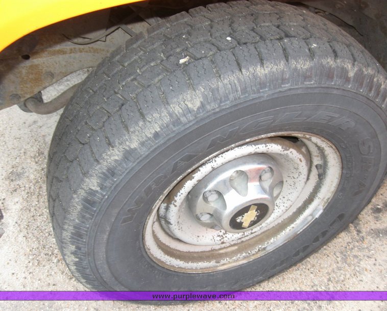 image for item 6486 1999 Chevrolet C2500 pickup