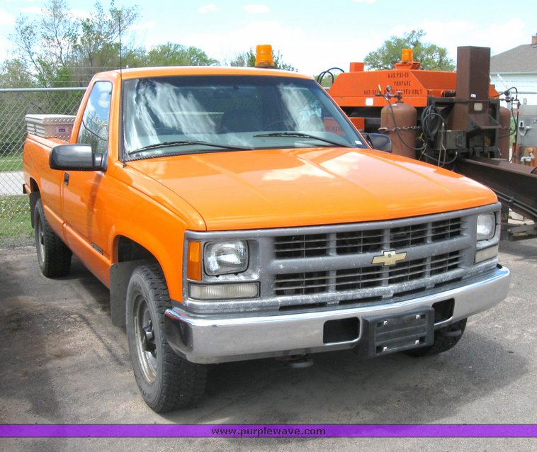 image for item 6487 1999 Chevrolet C2500 pickup
