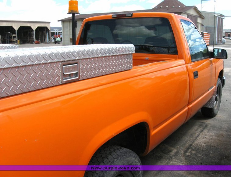 image for item 6487 1999 Chevrolet C2500 pickup
