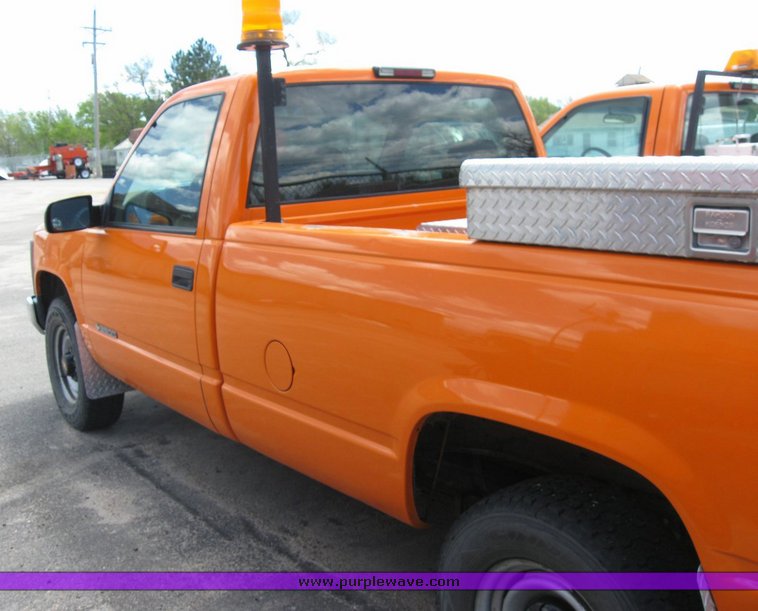 image for item 6487 1999 Chevrolet C2500 pickup