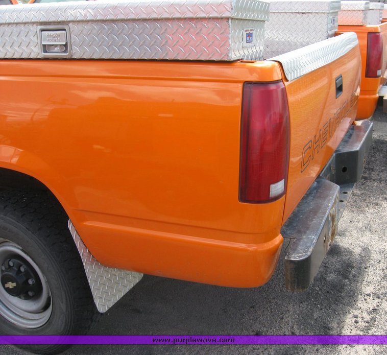 image for item 6487 1999 Chevrolet C2500 pickup