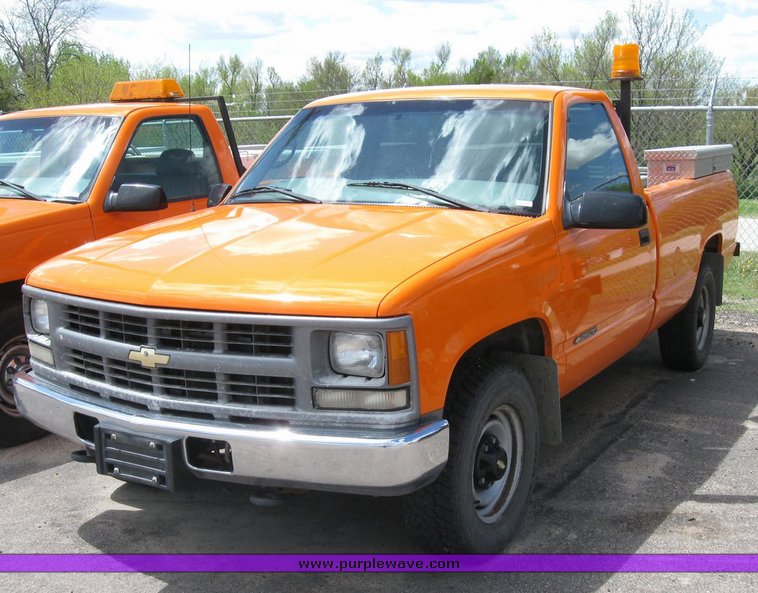 image for item 6487 1999 Chevrolet C2500 pickup