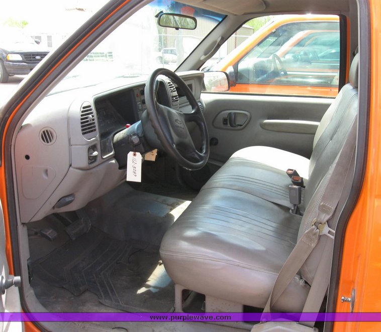 image for item 6487 1999 Chevrolet C2500 pickup