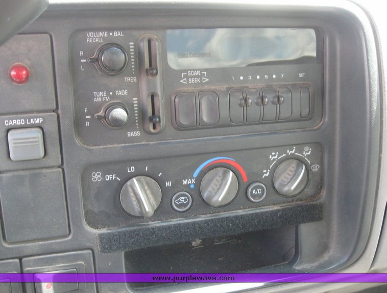 image for item 6487 1999 Chevrolet C2500 pickup