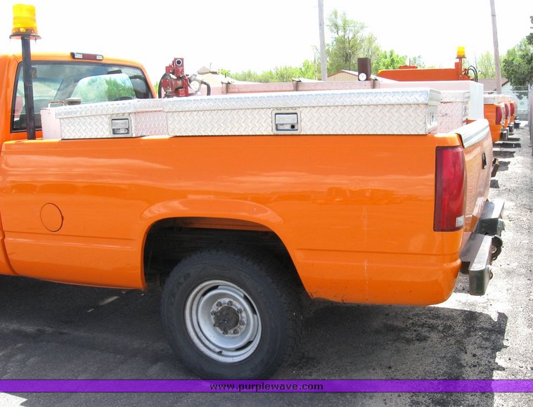 image for item 6490 1999 Chevrolet C2500 pickup