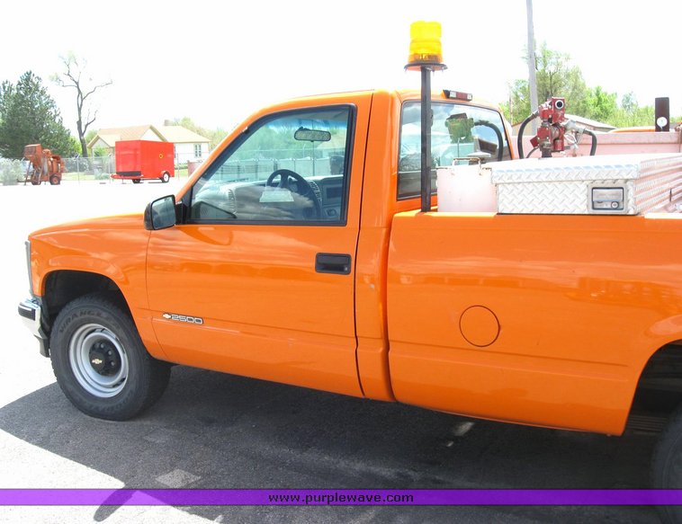 image for item 6490 1999 Chevrolet C2500 pickup