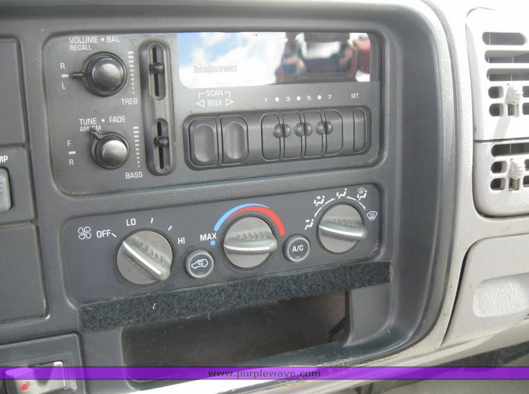 image for item 6490 1999 Chevrolet C2500 pickup