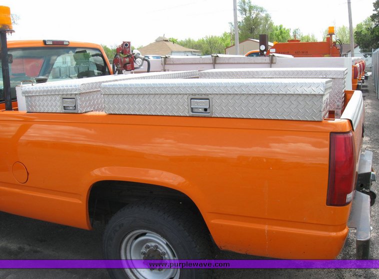 image for item 6490 1999 Chevrolet C2500 pickup