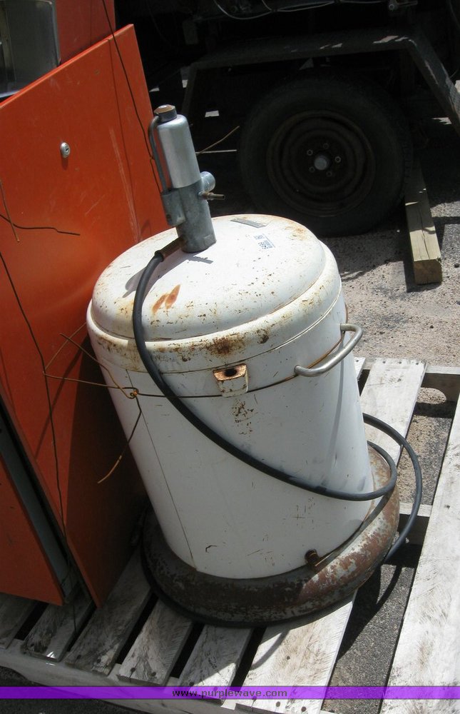 image for item 6499 Alemite 15 gallon grease dispenser