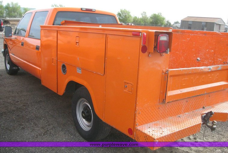 image for item 6540 2000 Chevrolet C3500 crew cab pickup with Omaha 8' service bed