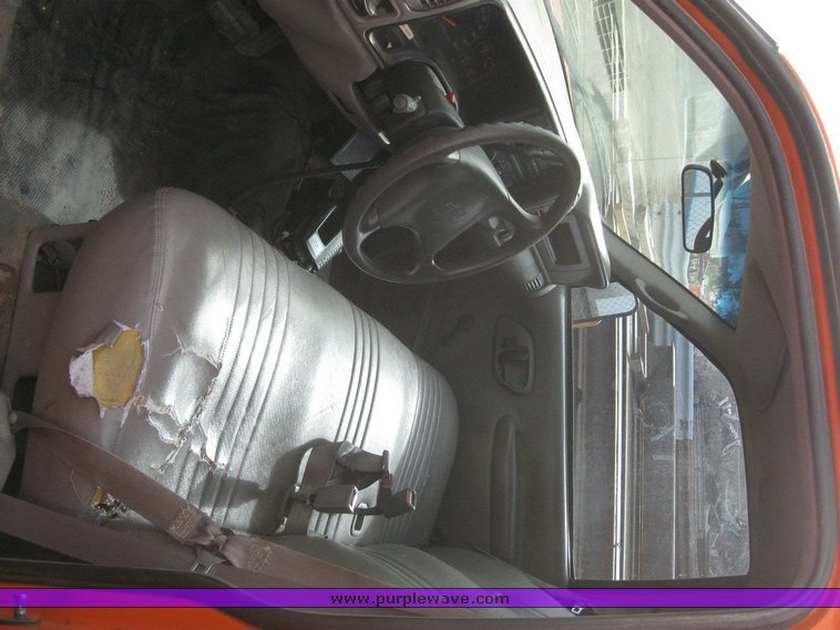 image for item 6540 2000 Chevrolet C3500 crew cab pickup with Omaha 8' service bed