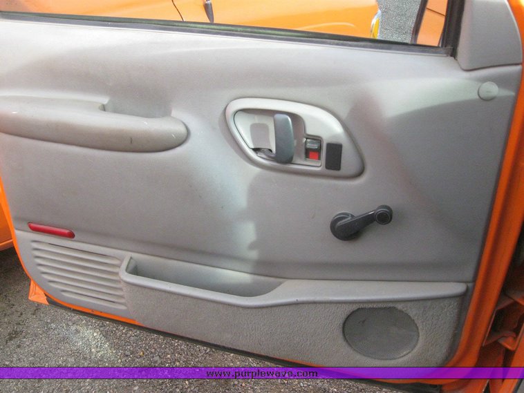 image for item 6540 2000 Chevrolet C3500 crew cab pickup with Omaha 8' service bed