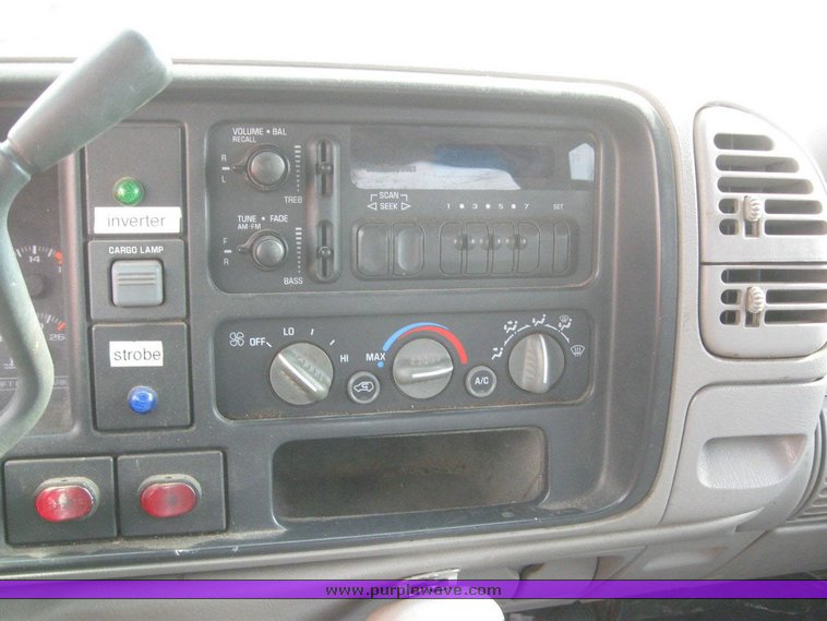 image for item 6540 2000 Chevrolet C3500 crew cab pickup with Omaha 8' service bed