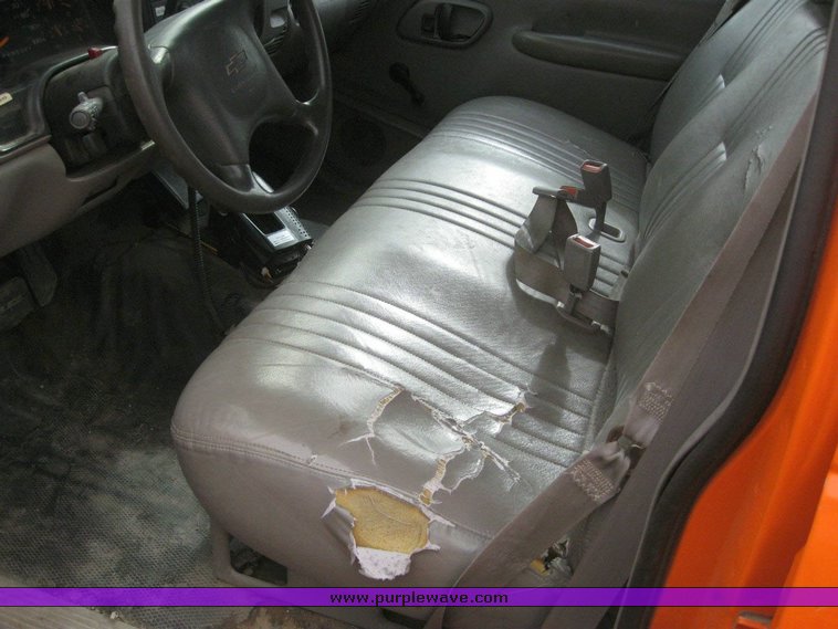 image for item 6540 2000 Chevrolet C3500 crew cab pickup with Omaha 8' service bed