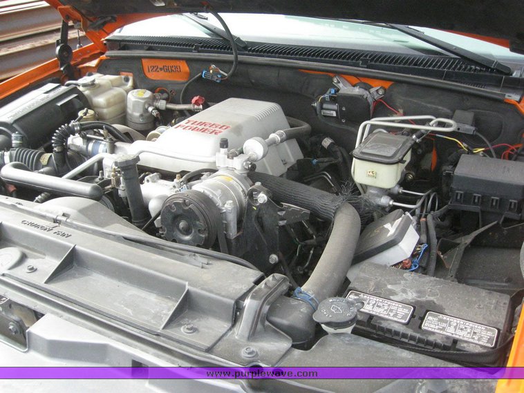 image for item 6540 2000 Chevrolet C3500 crew cab pickup with Omaha 8' service bed