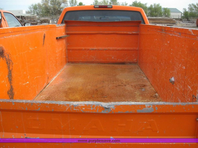 image for item 6540 2000 Chevrolet C3500 crew cab pickup with Omaha 8' service bed