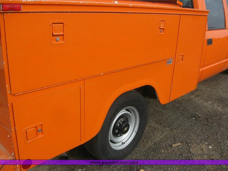 image for item 6540 2000 Chevrolet C3500 crew cab pickup with Omaha 8' service bed