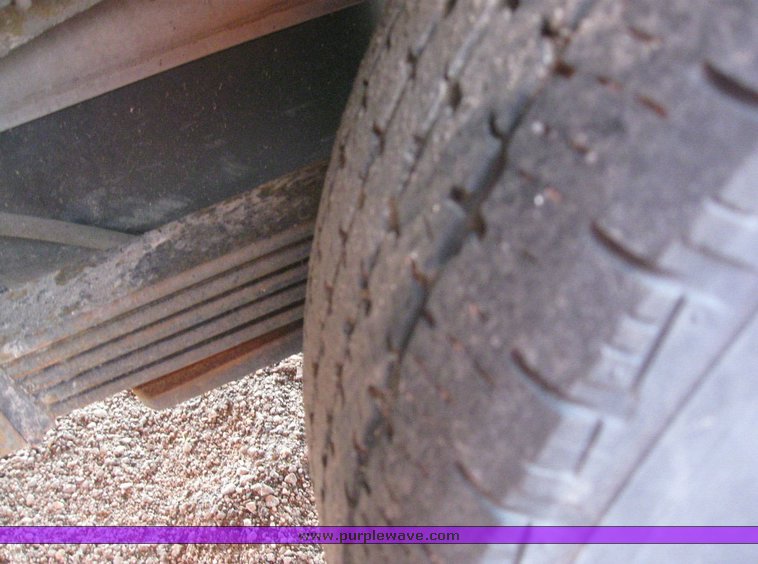 image for item 6540 2000 Chevrolet C3500 crew cab pickup with Omaha 8' service bed