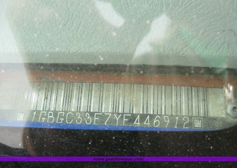 image for item 6540 2000 Chevrolet C3500 crew cab pickup with Omaha 8' service bed