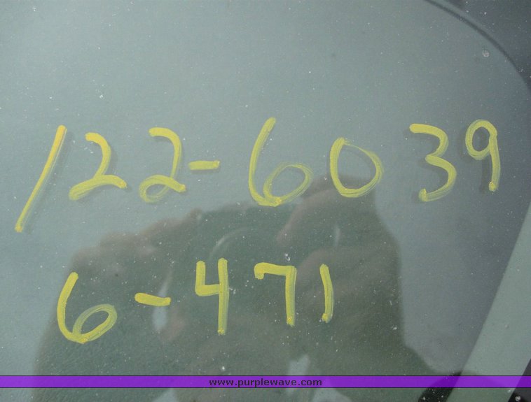 image for item 6540 2000 Chevrolet C3500 crew cab pickup with Omaha 8' service bed