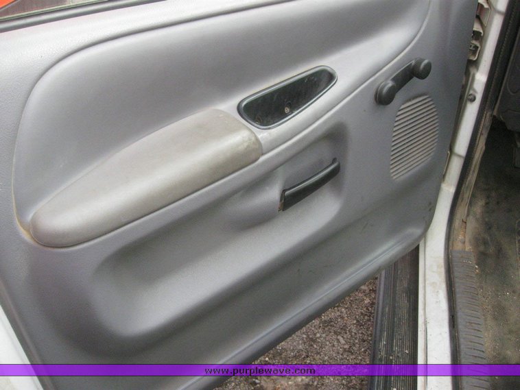 image for item 6542 2001 Dodge Ram 2500 pickup