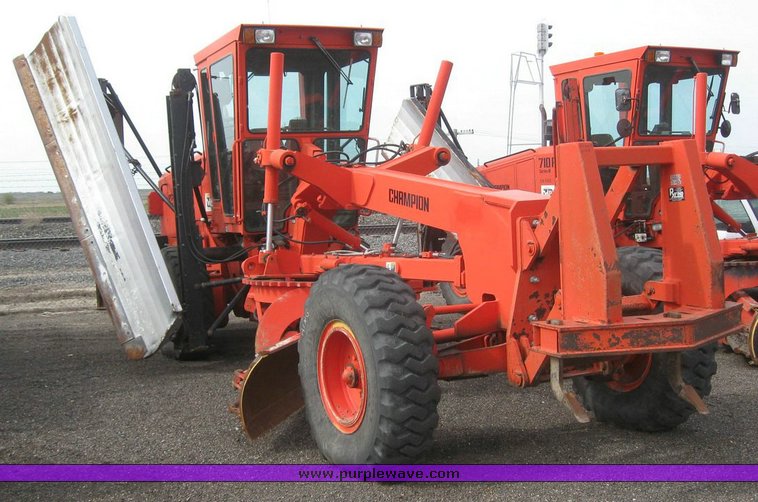 image for item 6543 1995 Champion 710A motor grader