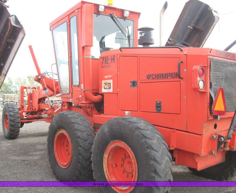 image for item 6543 1995 Champion 710A motor grader