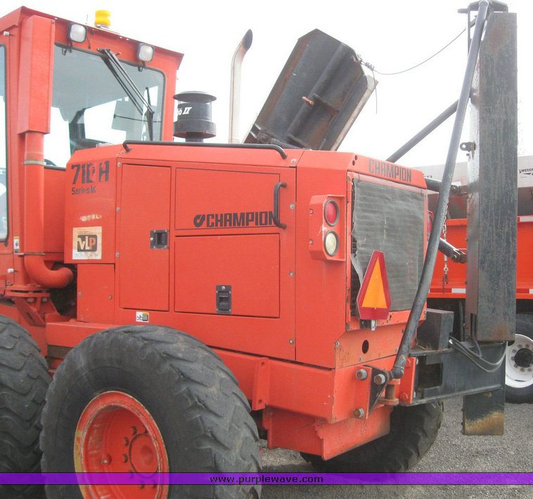 image for item 6543 1995 Champion 710A motor grader